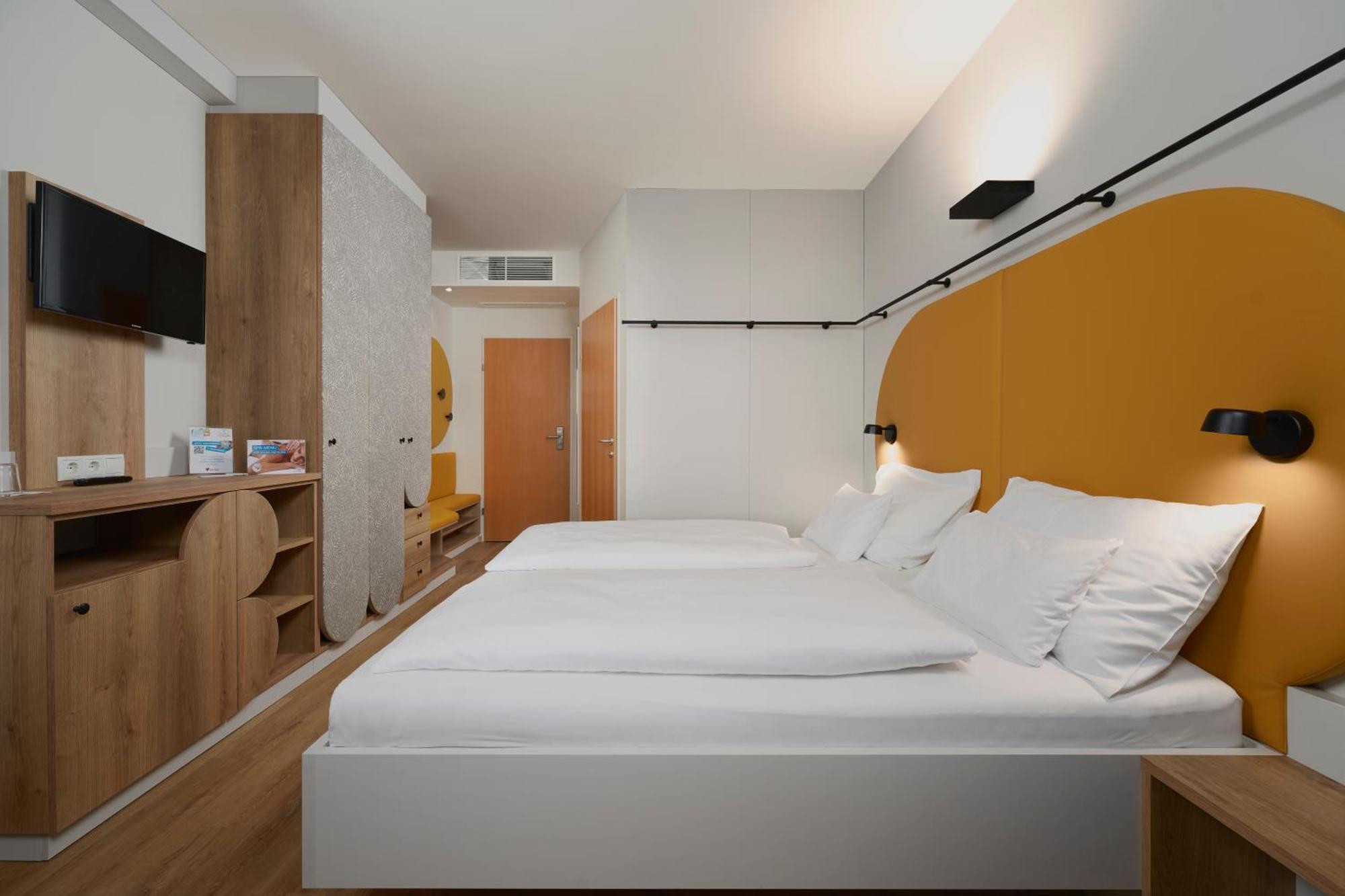 Deluxe Room,1616872655:JPEG